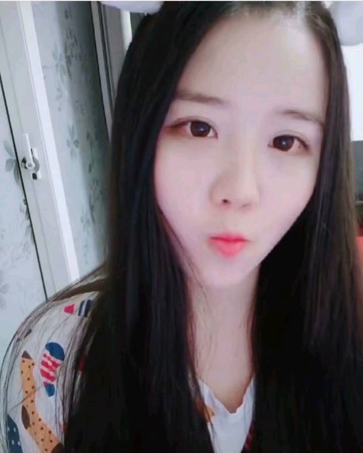 服务超好的年轻美女